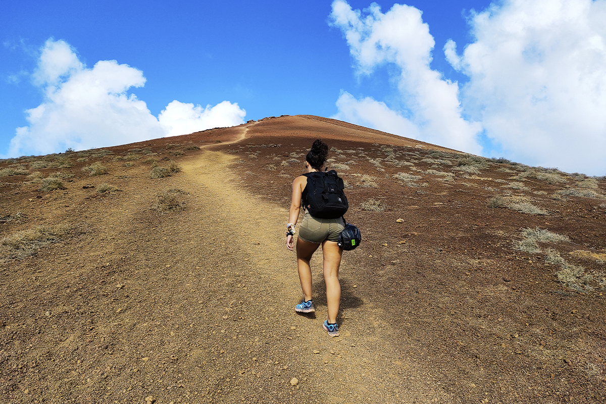 Subida-al-volcan-bermeja-en-La-Graciosa