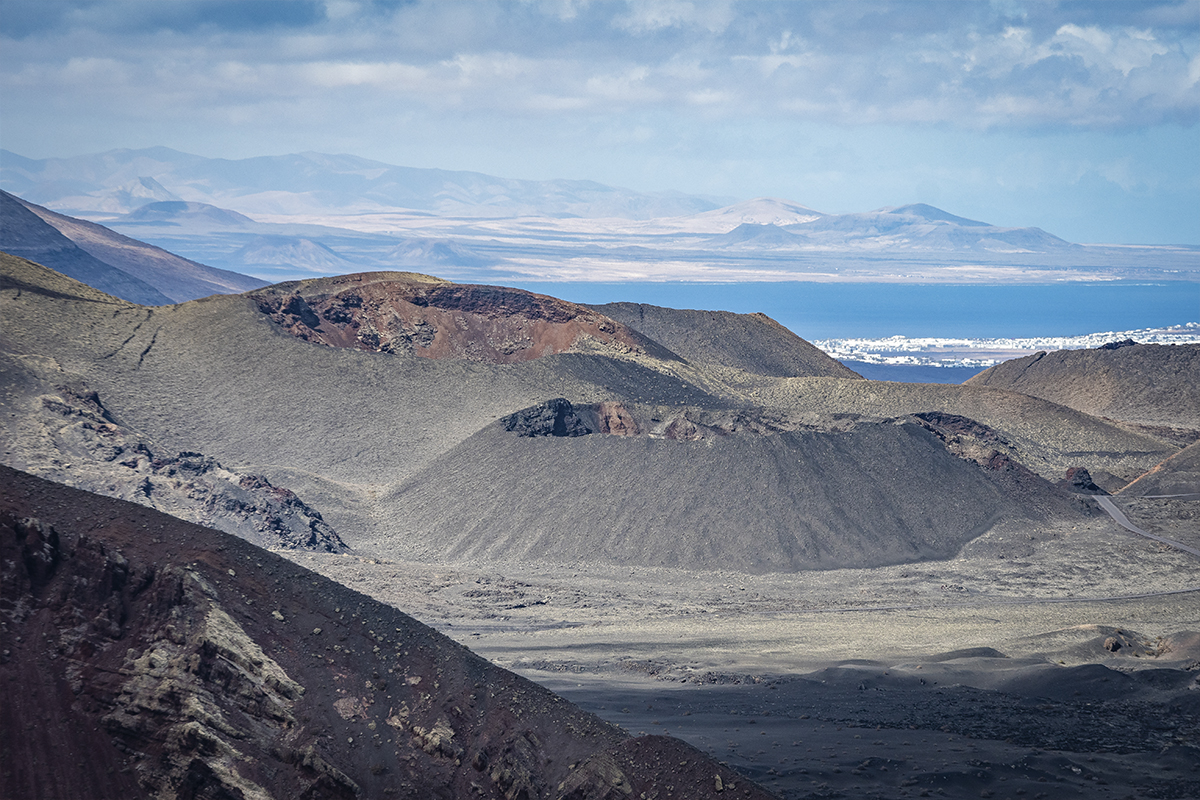 calderas de parque nacional timafaya yaizart lanzarote local art