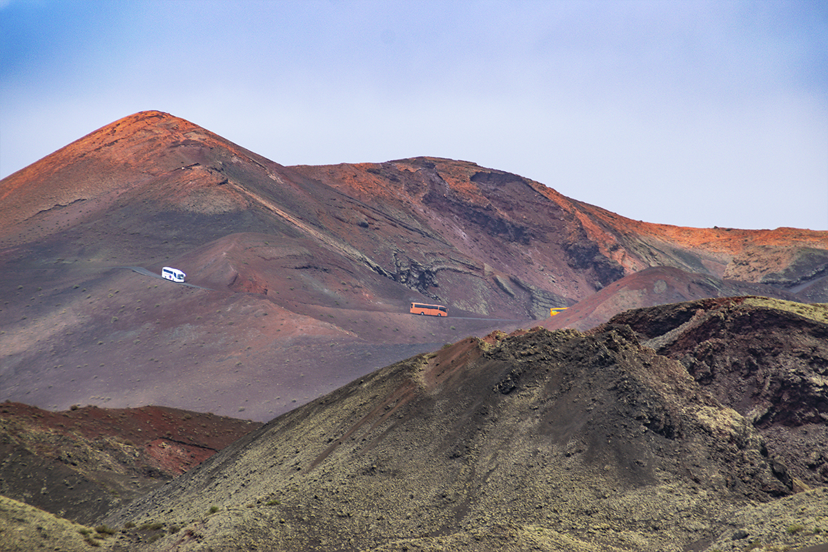 guaguas por parque nacional timanfaya