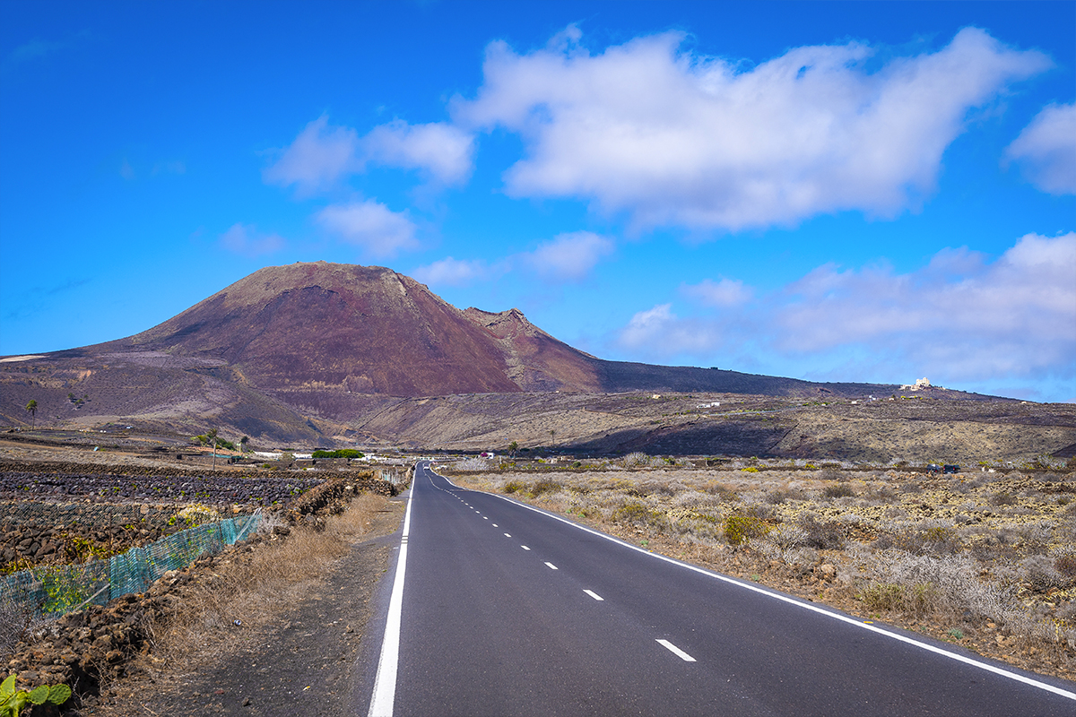 carretera volcan de la corona ruta ciclista lanzarote