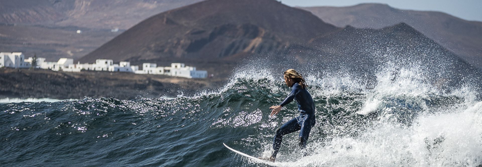 La Santa surf. Tourist guide and plans in Lanzarote.