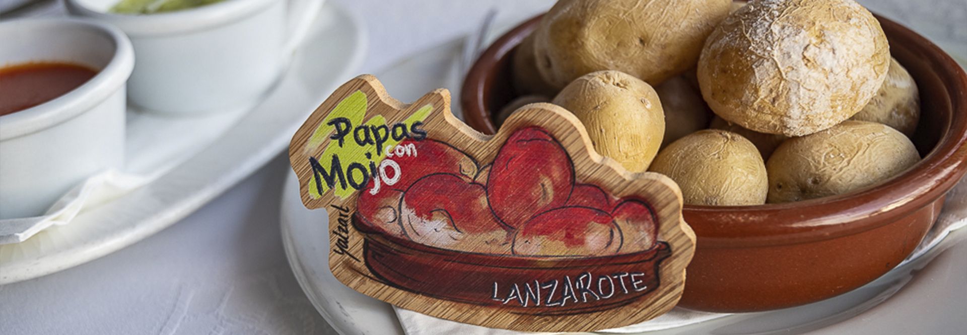 Papas Arrugás con mojo. Guia de turismo en Lanzarote.