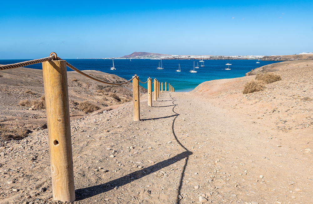 Acceso a playa del Pozo en Papagayo