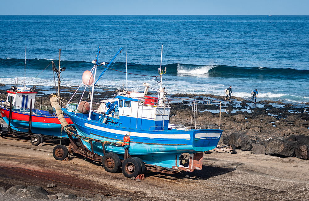 Fishing boat and wave of La Santa