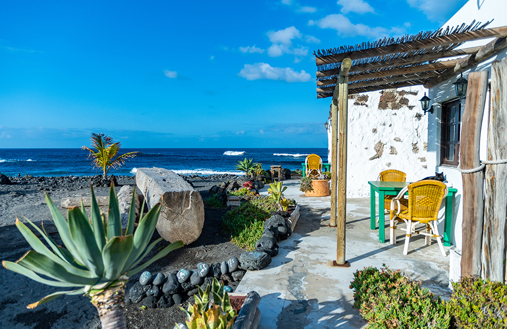 Canary house in el Golfo town