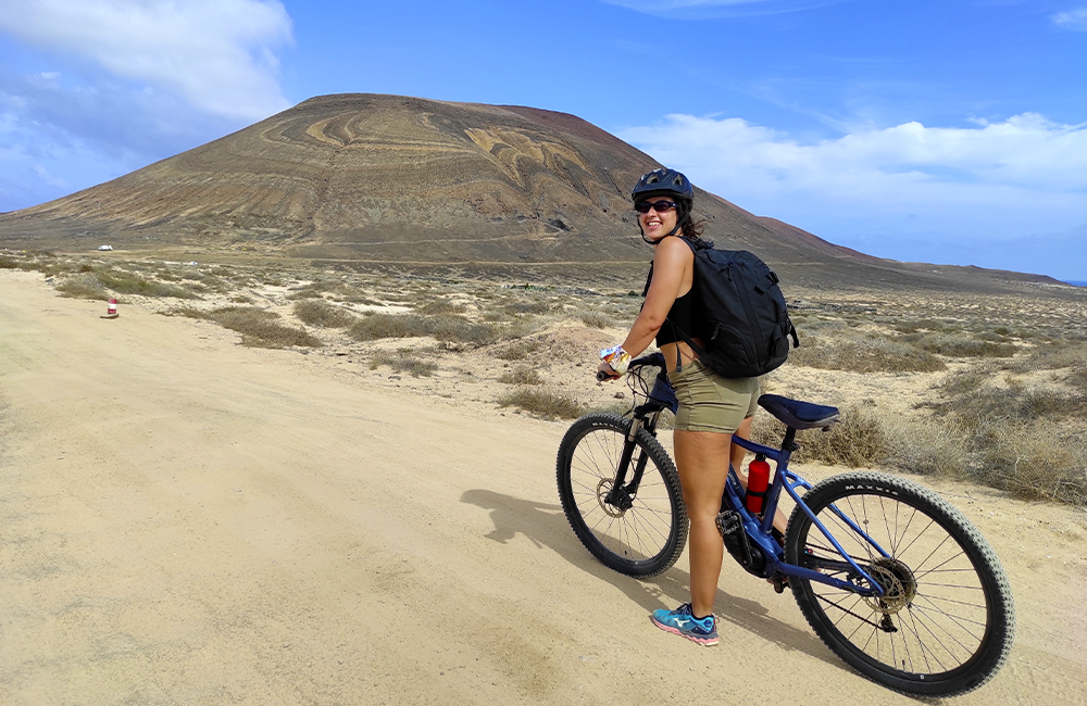 Cycling between dunes in La Graciosa island