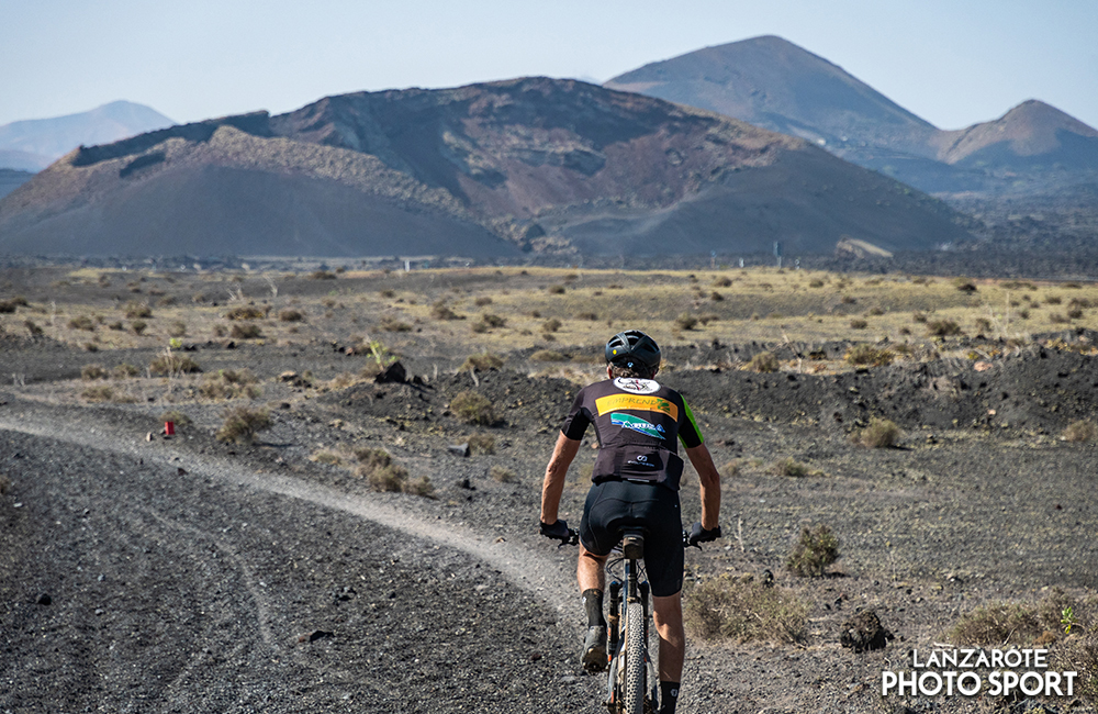 Cyclist through mountains of fire in Ultrabike Lanzarote
