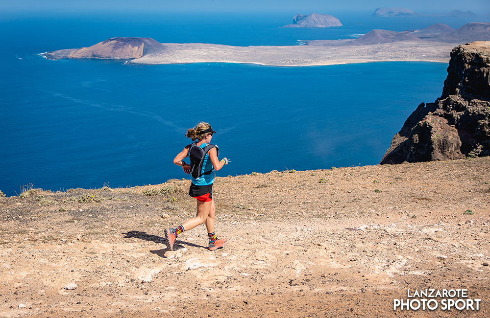 A runner of the Haría extreme race with views of the Chinijo Archipelago