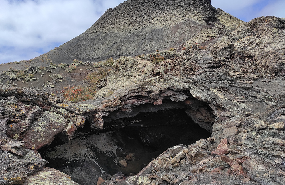 Caves on the route to Pico Partido