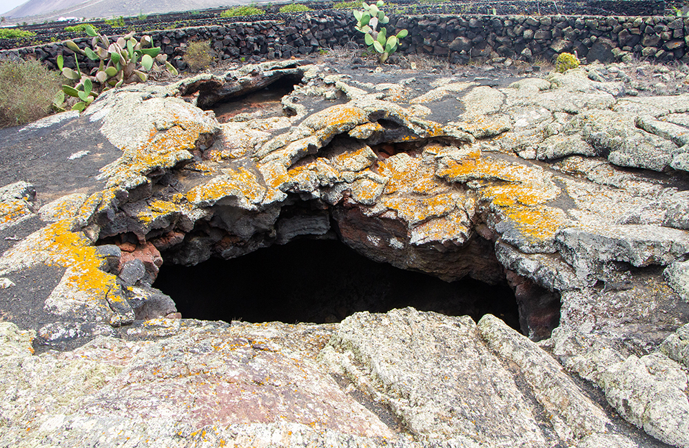 Entrada a cueva de las Palomas