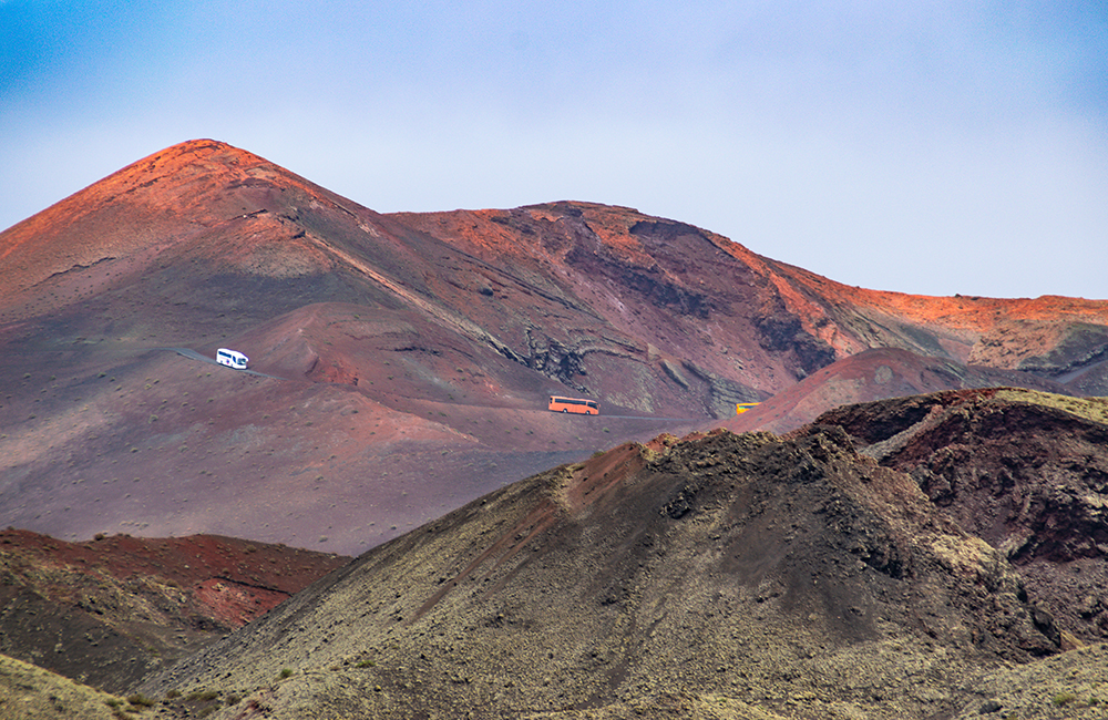 Guaguas entre volcanes de Timanfaya