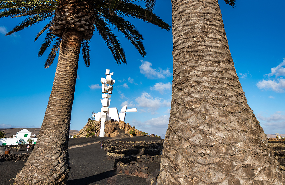 Monument to the Peasant among palm trees