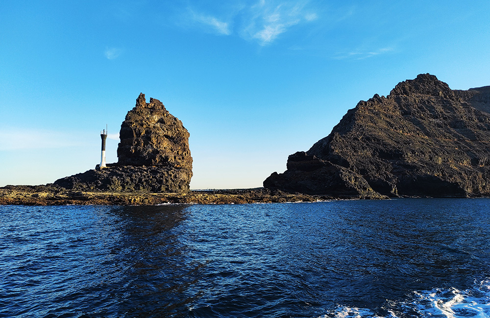 Fariones Point Rocks on the way to Lanzarote from La Graciosa