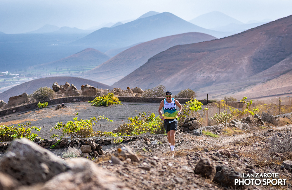 Runner participating in the Yaiza Extremo Sur