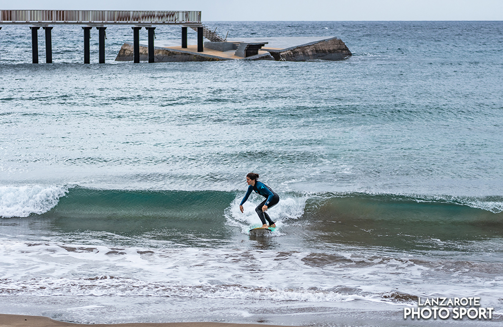 Surfing en playa de la Garita