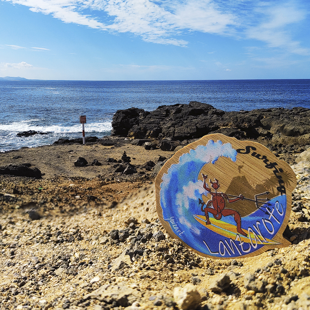 Surfing Lanzarote magnet in wave